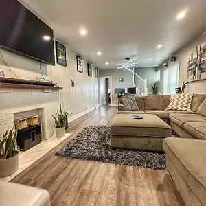  Holiday home Modern Luxe 3br 1ba With Bar 7